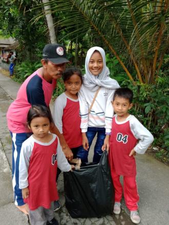 Anak Kecil Peduli Sampah